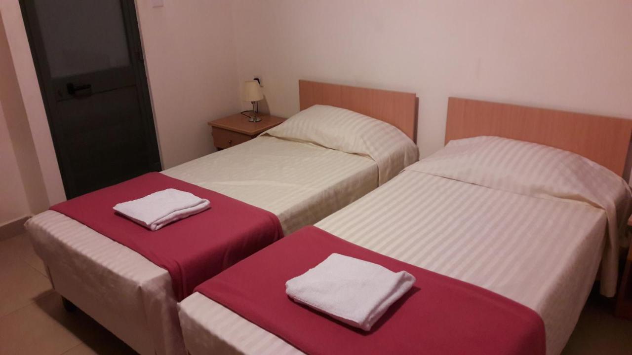 Tropicana Hotel Saint Julian's Eksteriør billede