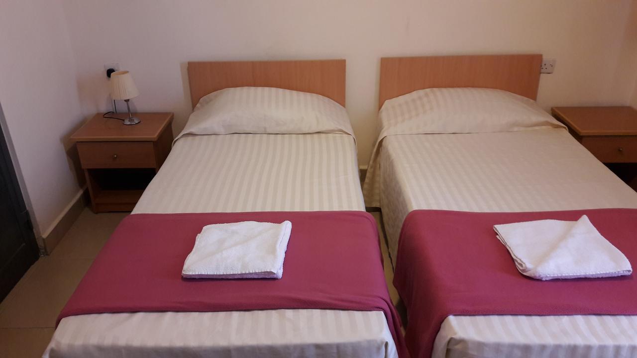 Tropicana Hotel Saint Julian's Eksteriør billede