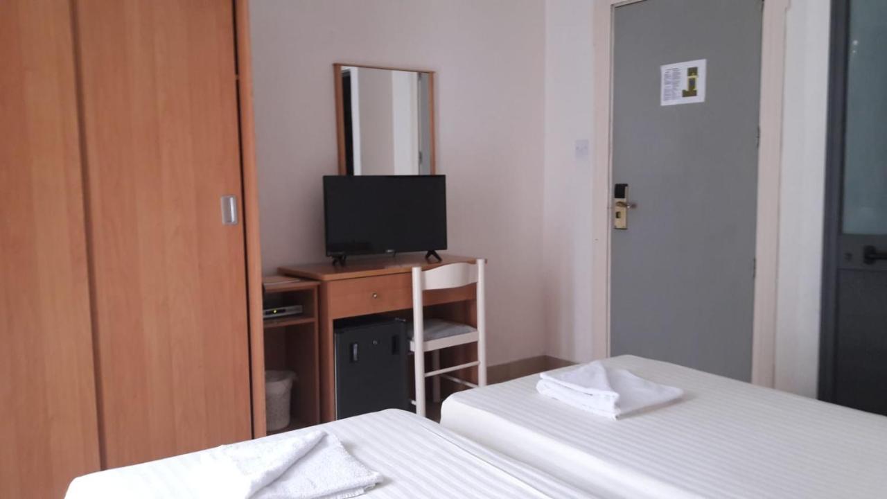 Tropicana Hotel Saint Julian's Eksteriør billede
