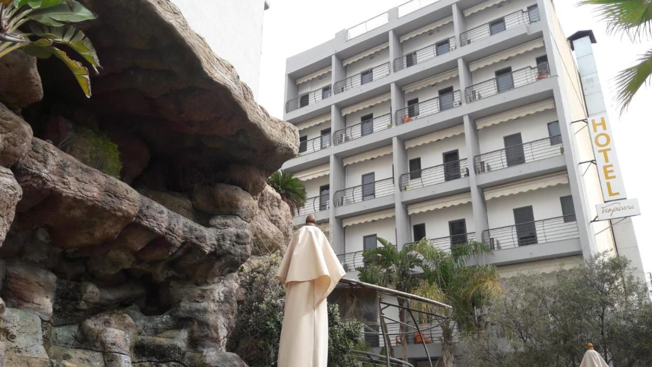 Tropicana Hotel Saint Julian's Eksteriør billede
