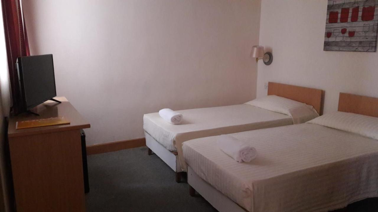 Tropicana Hotel Saint Julian's Eksteriør billede